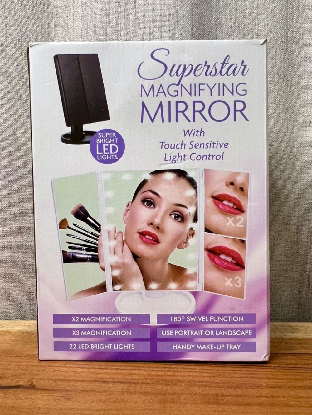 ❤️ Superstar Tri-Fold LED Makeup Mirror with Magnification - Picture 7 of 10